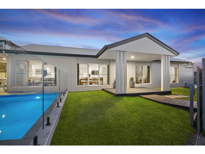 216 Bayview Street, Runaway Bay QLD 4216