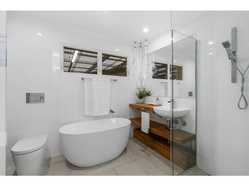 216 Bayview Street, Runaway Bay QLD 4216