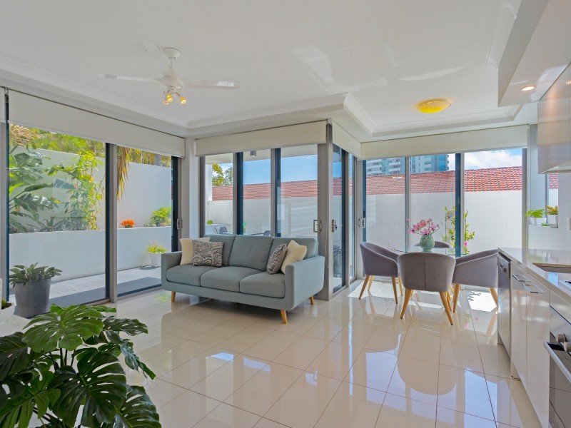 209/20 Labrador Street, Labrador QLD 4215