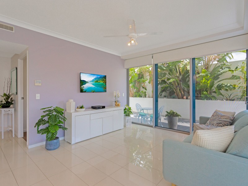 209/20 Labrador Street, Labrador QLD 4215