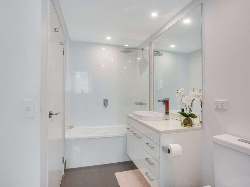 209/20 Labrador Street, Labrador QLD 4215