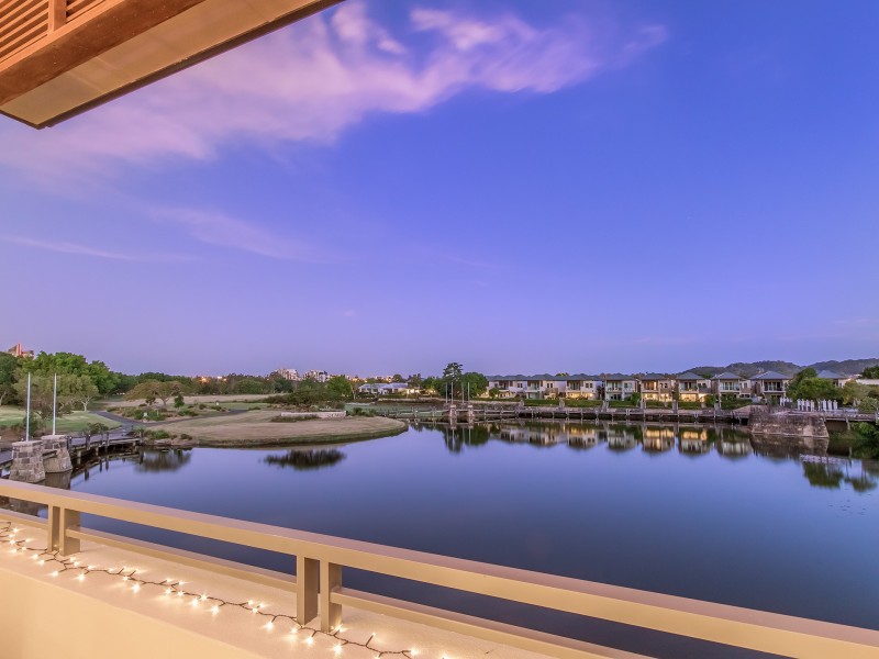 2/802 Glades Drive, Robina QLD 4226