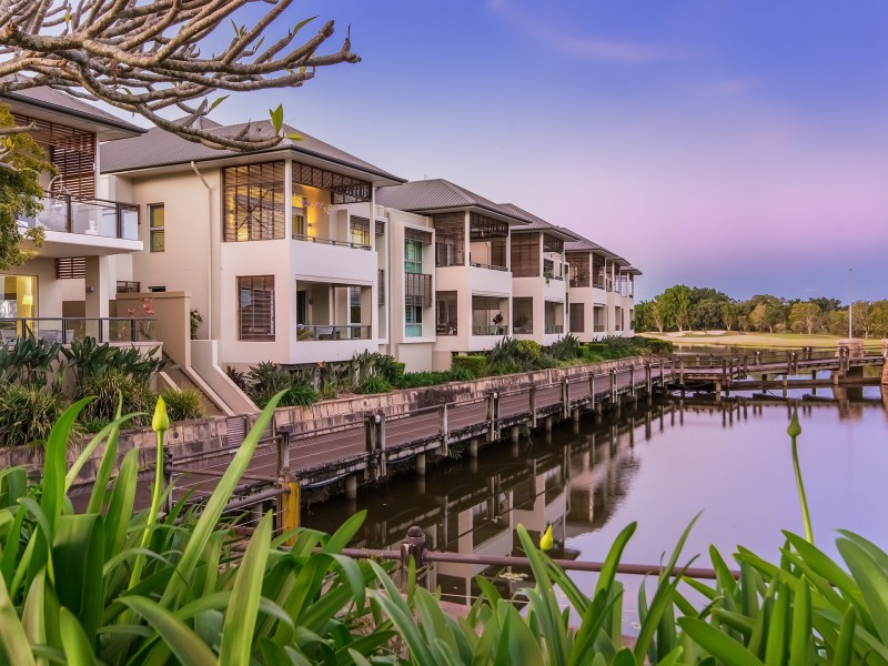 2/802 Glades Drive, Robina QLD 4226