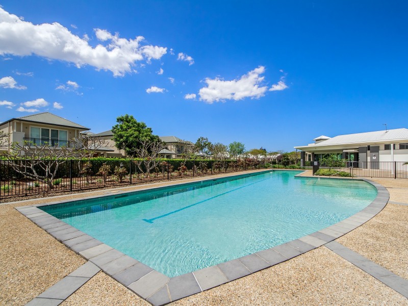 2/802 Glades Drive, Robina QLD 4226