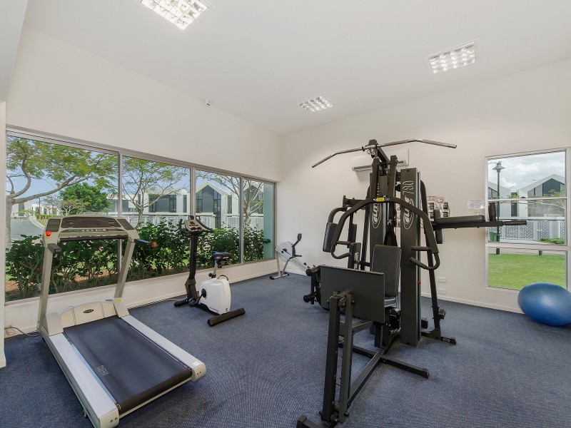 2/802 Glades Drive, Robina QLD 4226