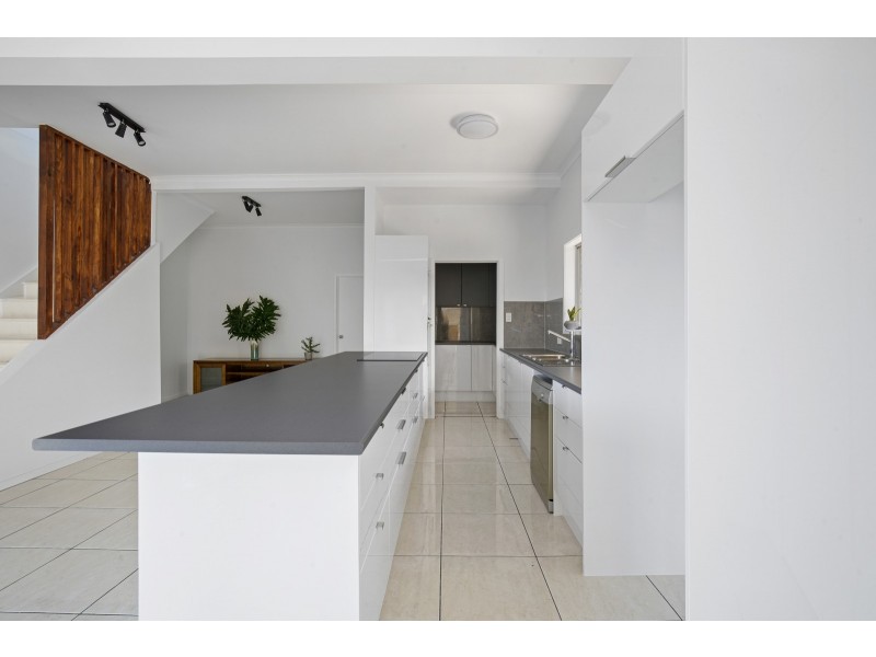 24 Glenrowan Drive, Tallai QLD 4213