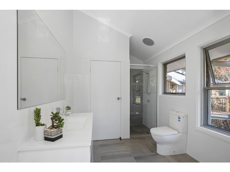 24 Glenrowan Drive, Tallai QLD 4213