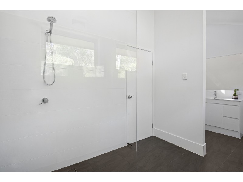 24 Glenrowan Drive, Tallai QLD 4213
