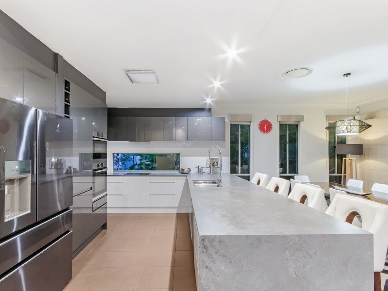 10 Wilcox Close, Reedy Creek QLD 4227