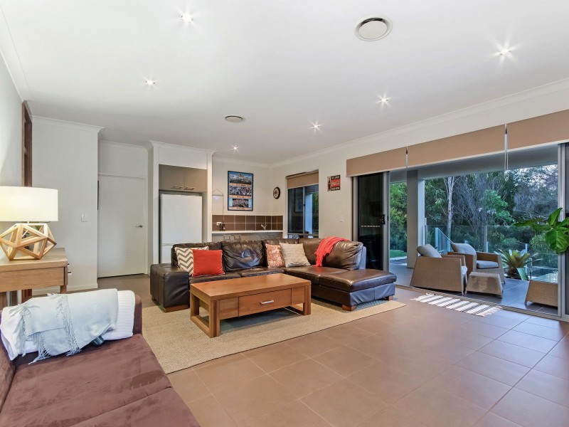 10 Wilcox Close, Reedy Creek QLD 4227