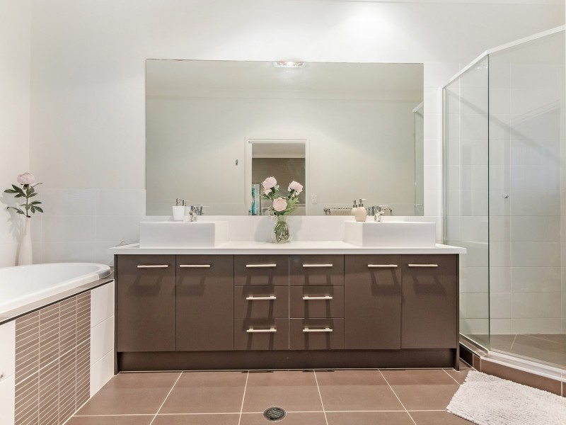10 Wilcox Close, Reedy Creek QLD 4227