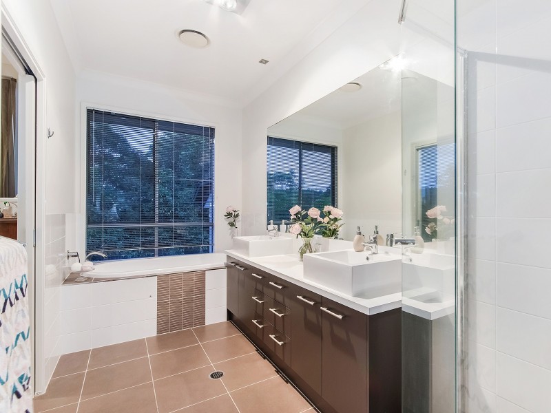 10 Wilcox Close, Reedy Creek QLD 4227