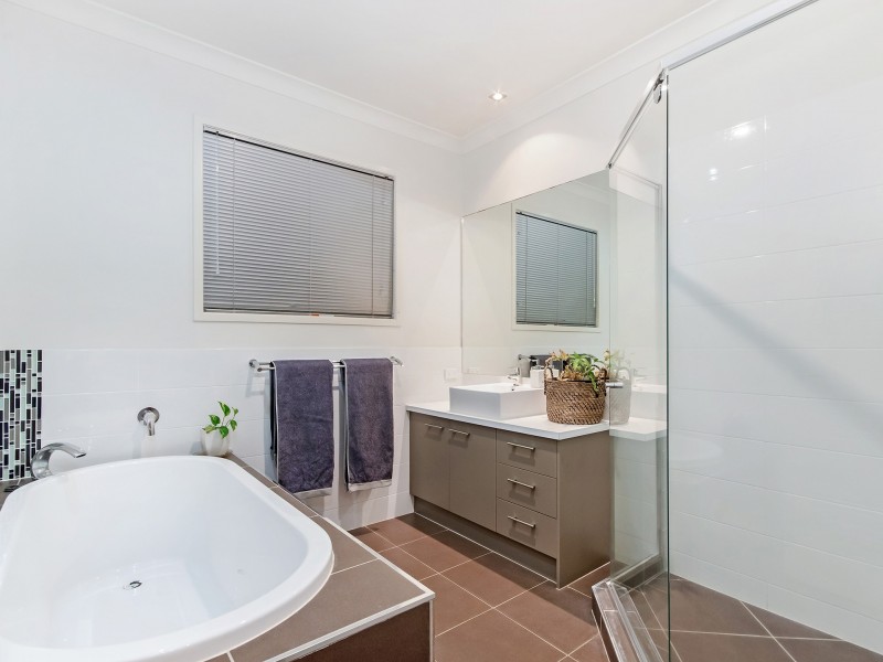 10 Wilcox Close, Reedy Creek QLD 4227