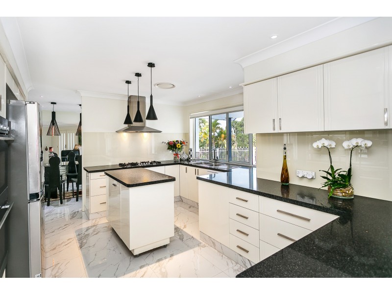 16 Glenrowan Drive, Tallai QLD 4213