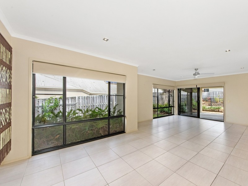 106 Observatory Drive, Reedy Creek QLD 4227