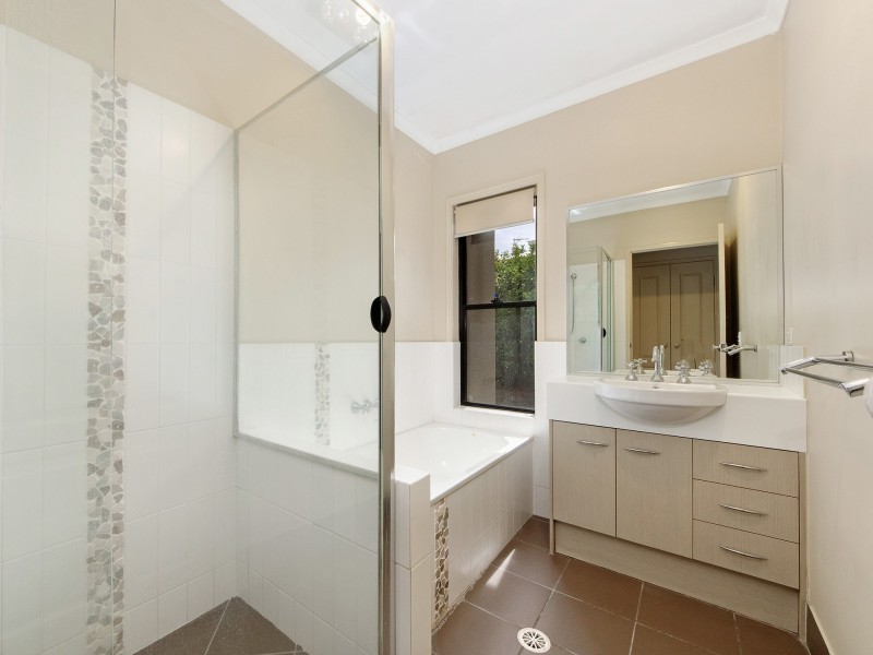 106 Observatory Drive, Reedy Creek QLD 4227