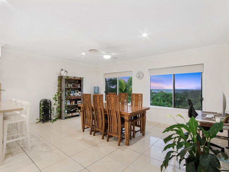 25 Southern Skies Avenue, Reedy Creek QLD 4227