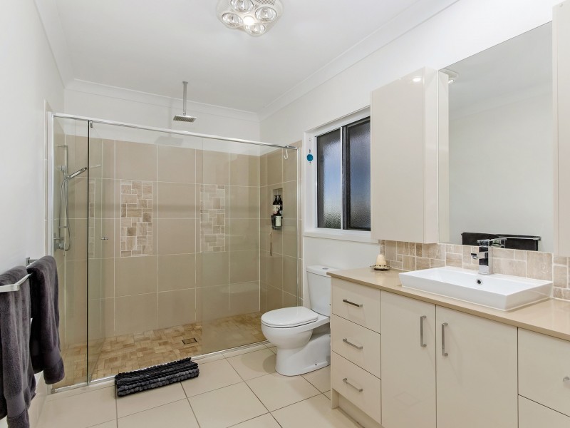 25 Southern Skies Avenue, Reedy Creek QLD 4227