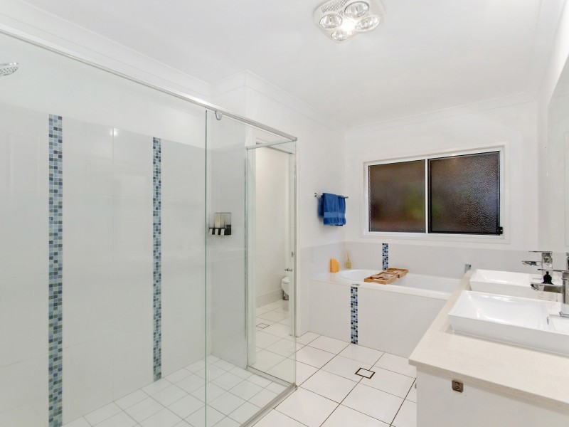 25 Southern Skies Avenue, Reedy Creek QLD 4227