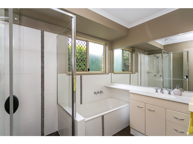 38 Dowson Esplanade, Mudgeeraba QLD 4213