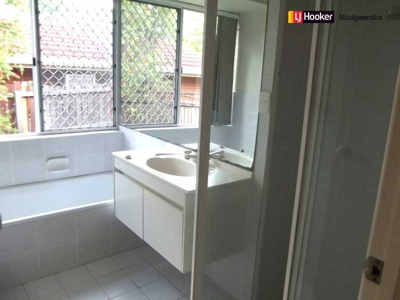 10 Dearne Place, Carrara QLD 4211