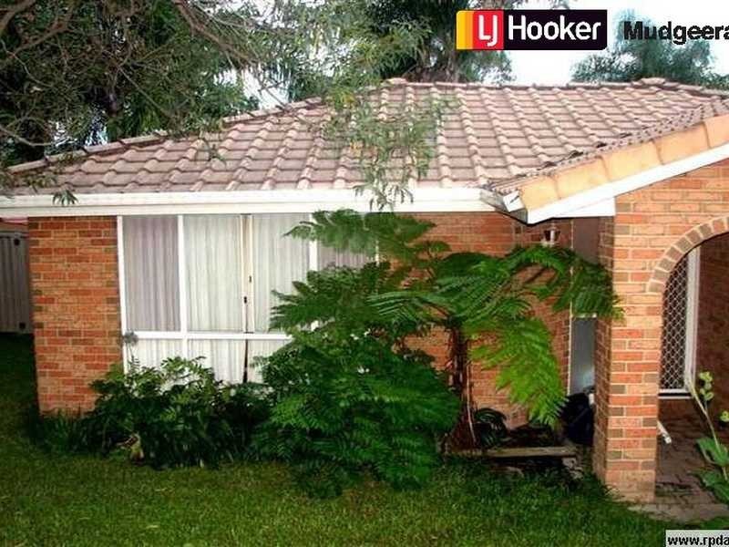 10 Dearne Place, Carrara QLD 4211