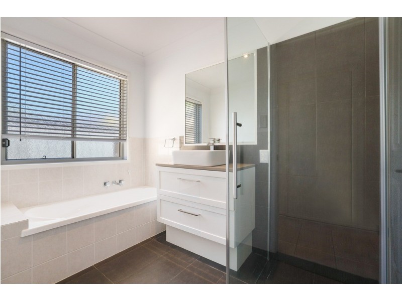 120 Swanton Drive, Mudgeeraba QLD 4213