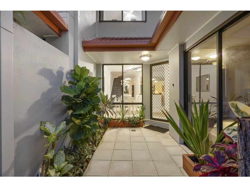 221/125 Hansford Road, Coombabah QLD 4216