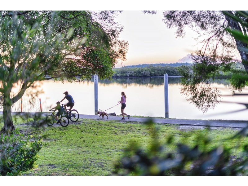 221/125 Hansford Road, Coombabah QLD 4216