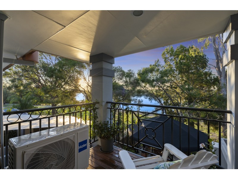 221/125 Hansford Road, Coombabah QLD 4216