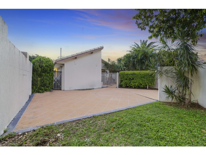2/22 Vespa Crescent, Surfers Paradise QLD 4217