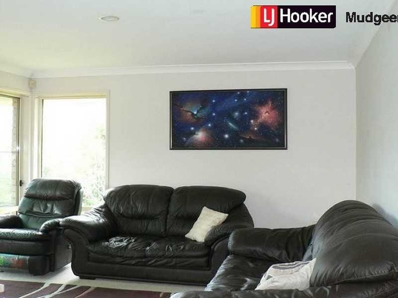 19 A Rayner Lane, Mudgeeraba QLD 4213