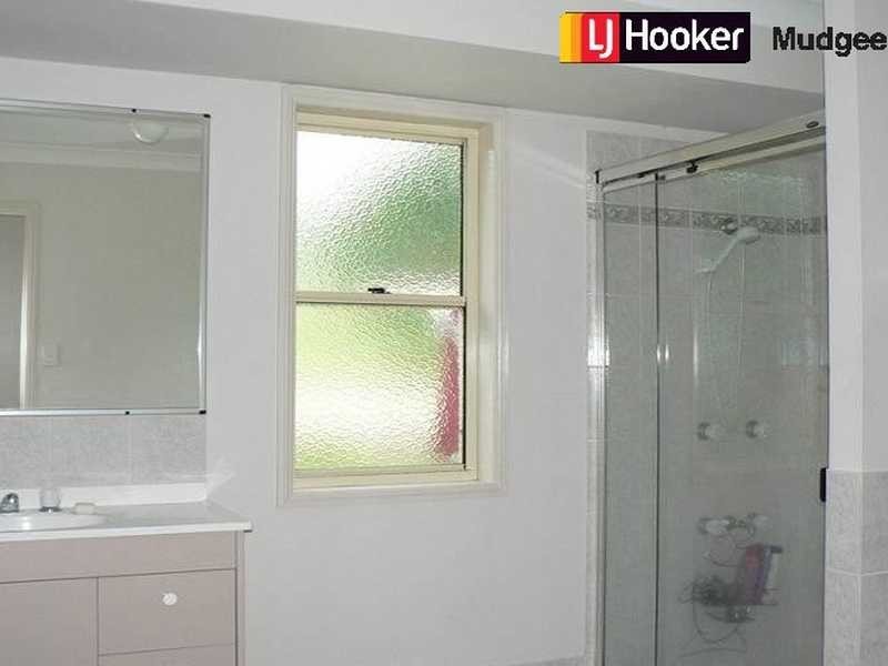 19 A Rayner Lane, Mudgeeraba QLD 4213