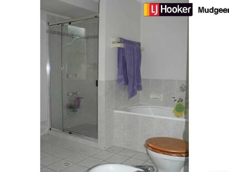 19 A Rayner Lane, Mudgeeraba QLD 4213