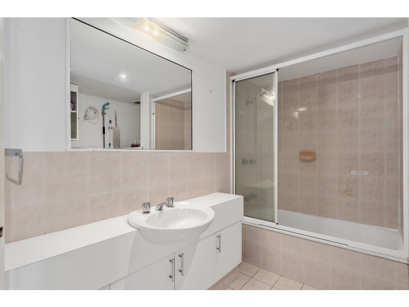 5/36 Chelsea Avenue, Broadbeach QLD 4218