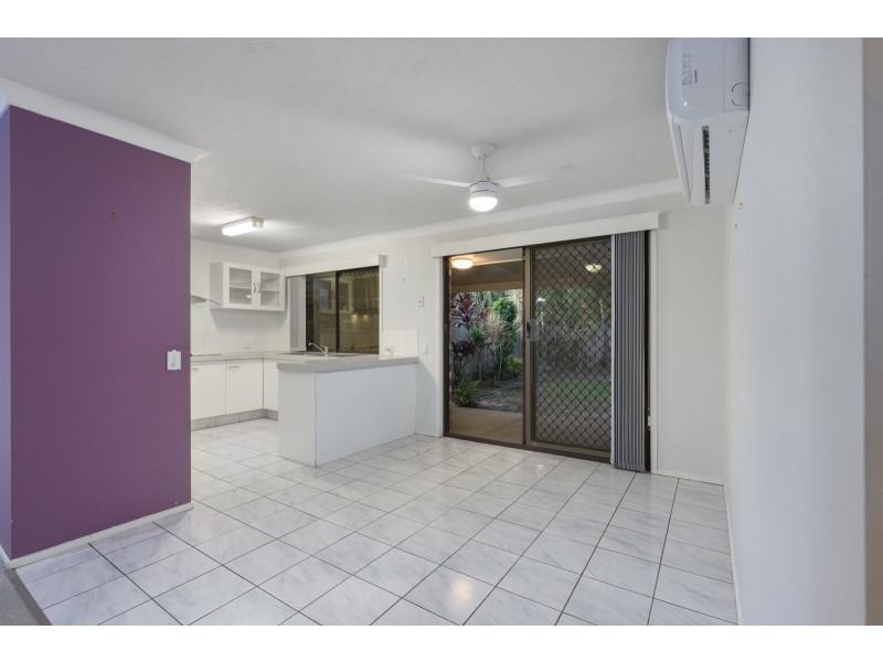 2/8 Flora Close, Burleigh Waters QLD 4220
