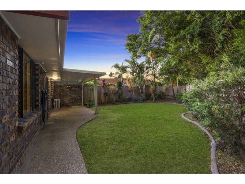 2/8 Flora Close, Burleigh Waters QLD 4220