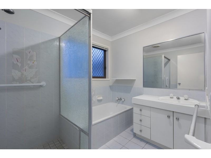 2/8 Flora Close, Burleigh Waters QLD 4220