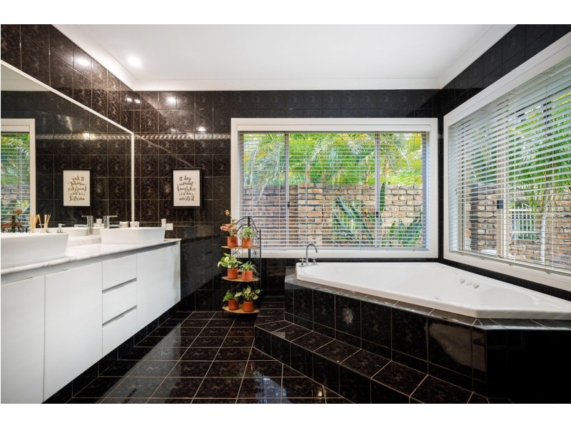 30 Moondance Court, Bonogin QLD 4213