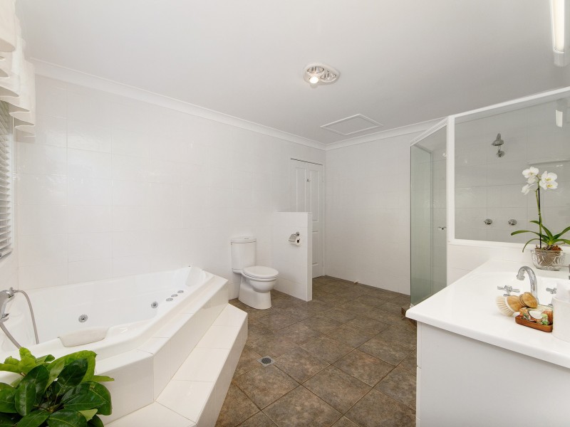 6 Windemere Drive, Bonogin QLD 4213