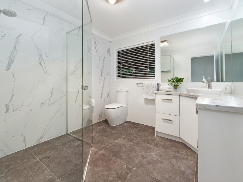 6 Windemere Drive, Bonogin QLD 4213