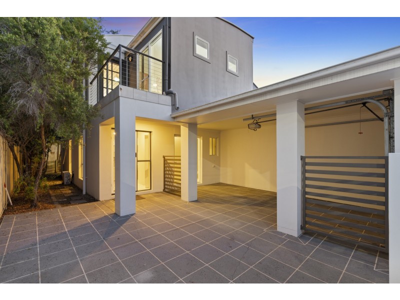 2/144 Smith Street, Southport QLD 4215