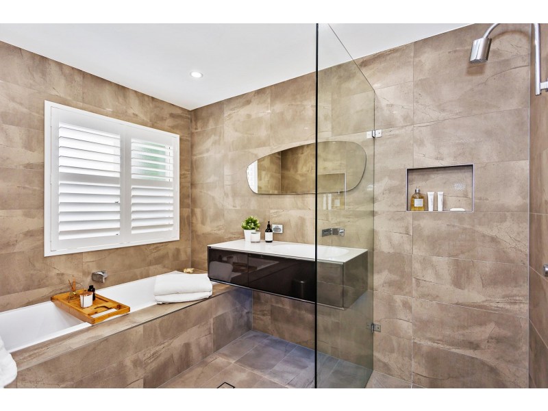 5 Hertford Crescent, Mudgeeraba QLD 4213