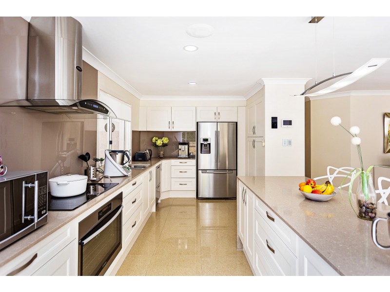 5 Hertford Crescent, Mudgeeraba QLD 4213