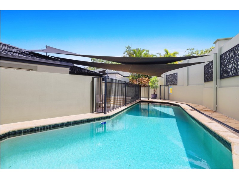 6 Bristol Place, Arundel QLD 4214