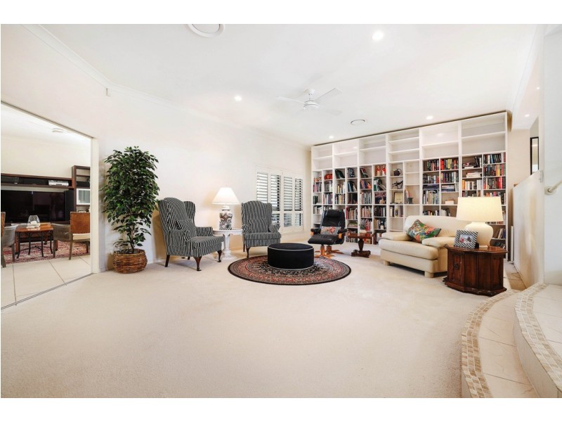 6 Bristol Place, Arundel QLD 4214