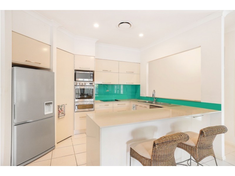 6 Bristol Place, Arundel QLD 4214