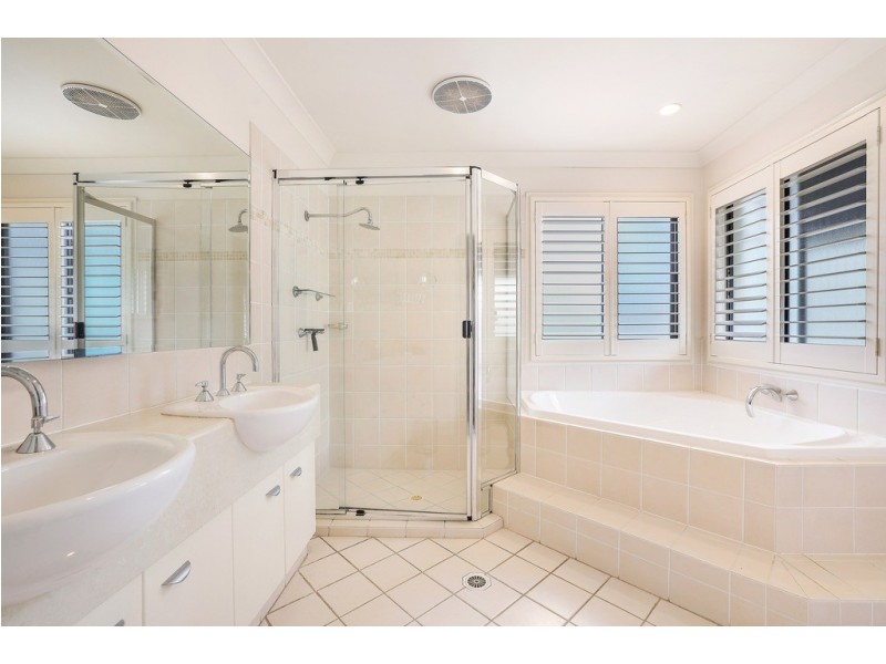 6 Bristol Place, Arundel QLD 4214