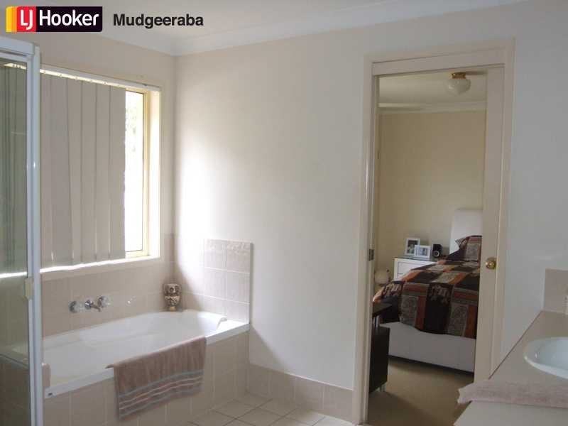 17 Hertford Cresent, Mudgeeraba QLD 4213