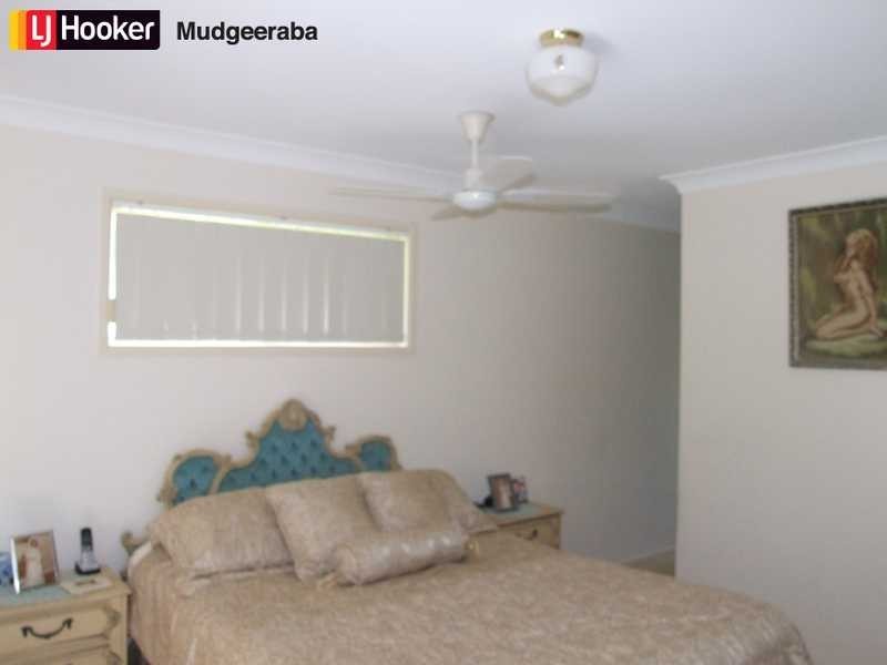 17 Hertford Cresent, Mudgeeraba QLD 4213